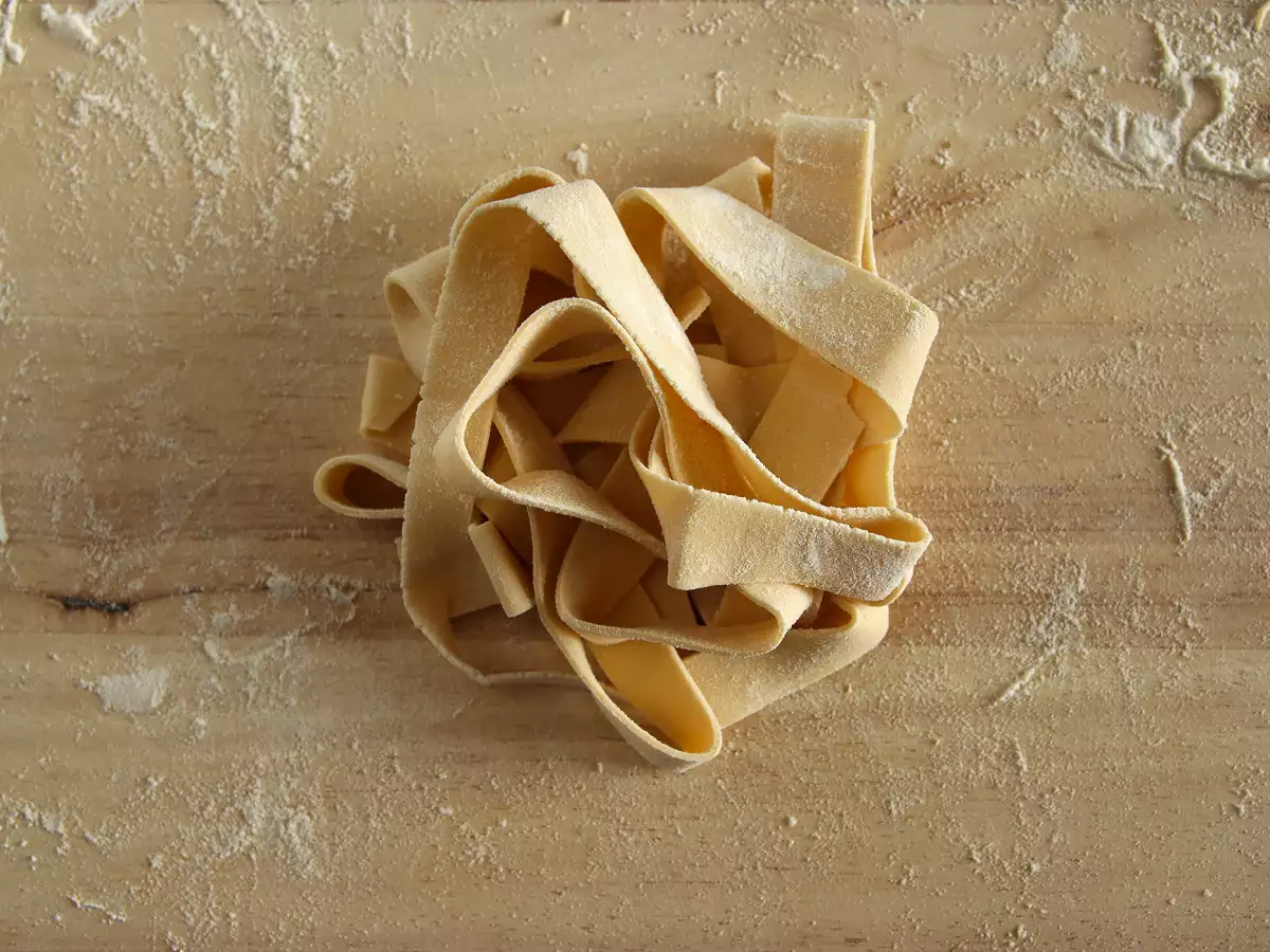 Kotitekoinen munapasta pappardelle: resepti vaihe vaiheelta - kuva 6