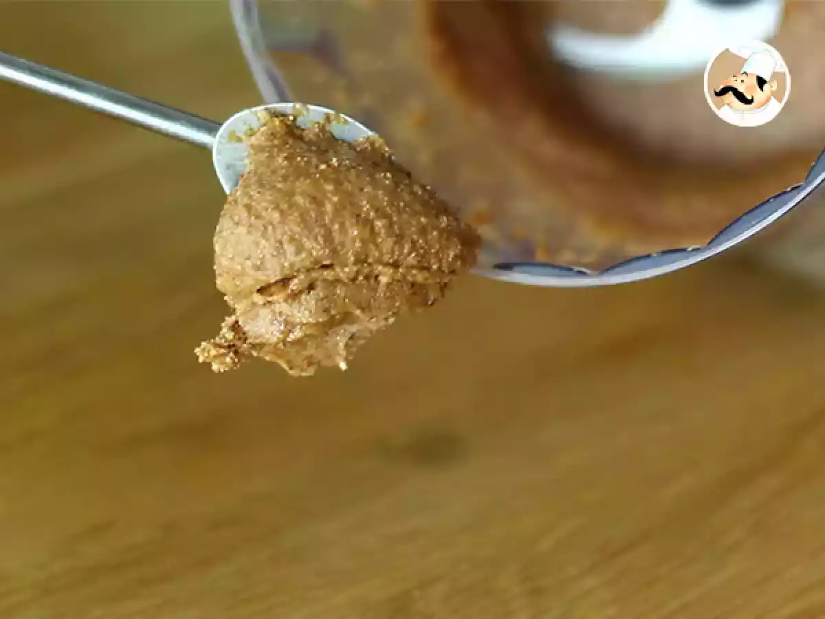 Kotitekoinen praliné (praliinitahna)