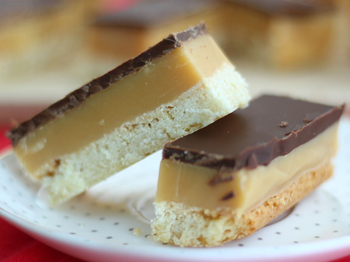 Kotitekoinen Twix tai Millionaire Shortbread