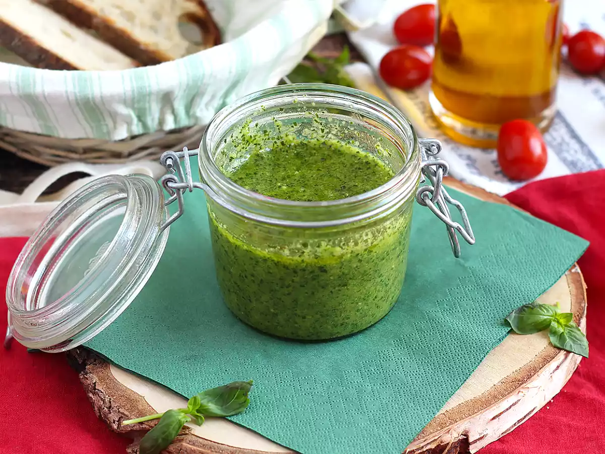 Kotitekoinen vihreä pesto - pesto alla genovese - kuva 2