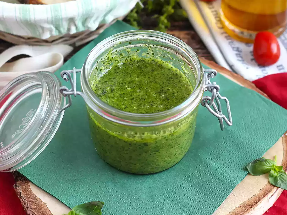 Kotitekoinen vihreä pesto - pesto alla genovese - kuva 5