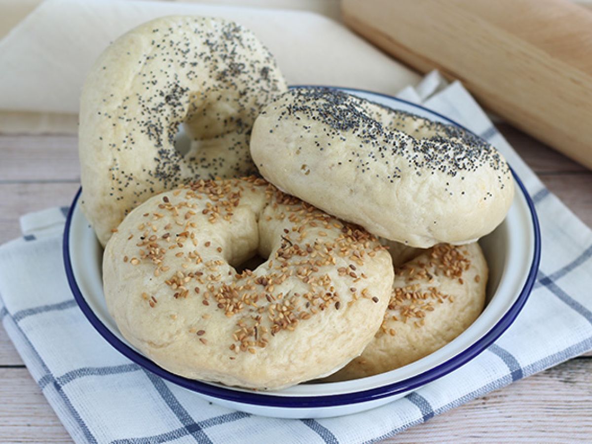 Kotitekoiset bageleita