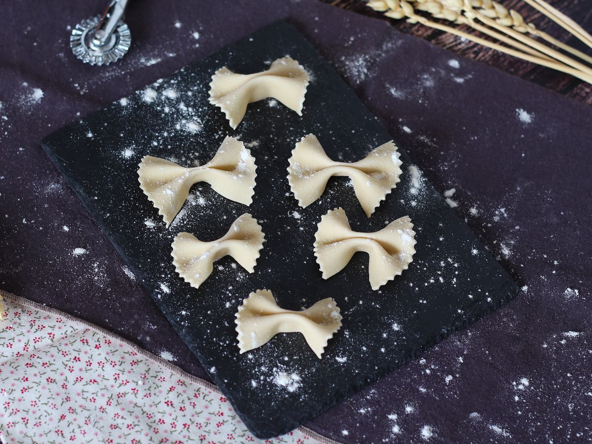 Kotitekoiset farfalle