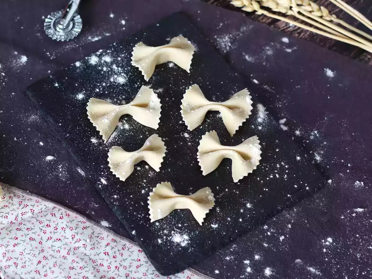 Kotitekoiset farfalle