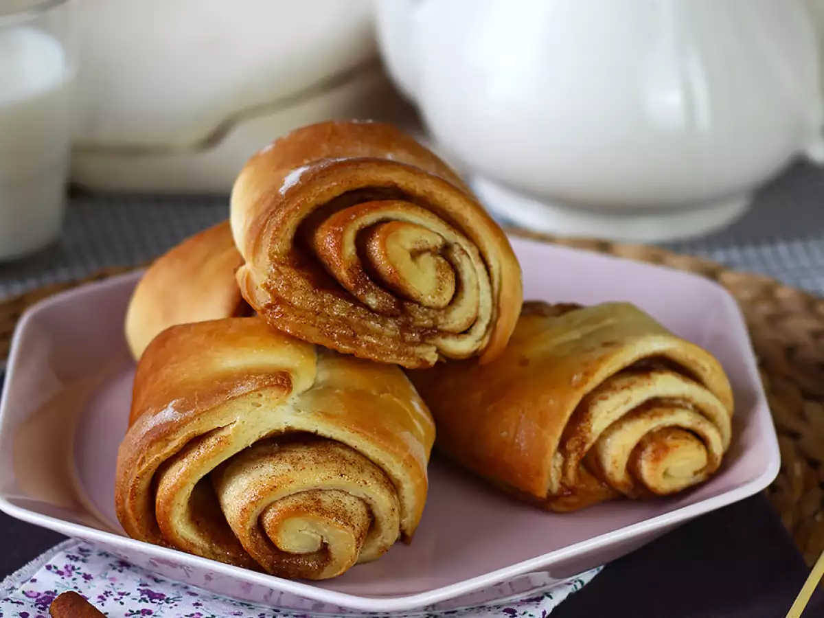 Kotitekoiset Franzbrötchen-kanelileivonnaiset