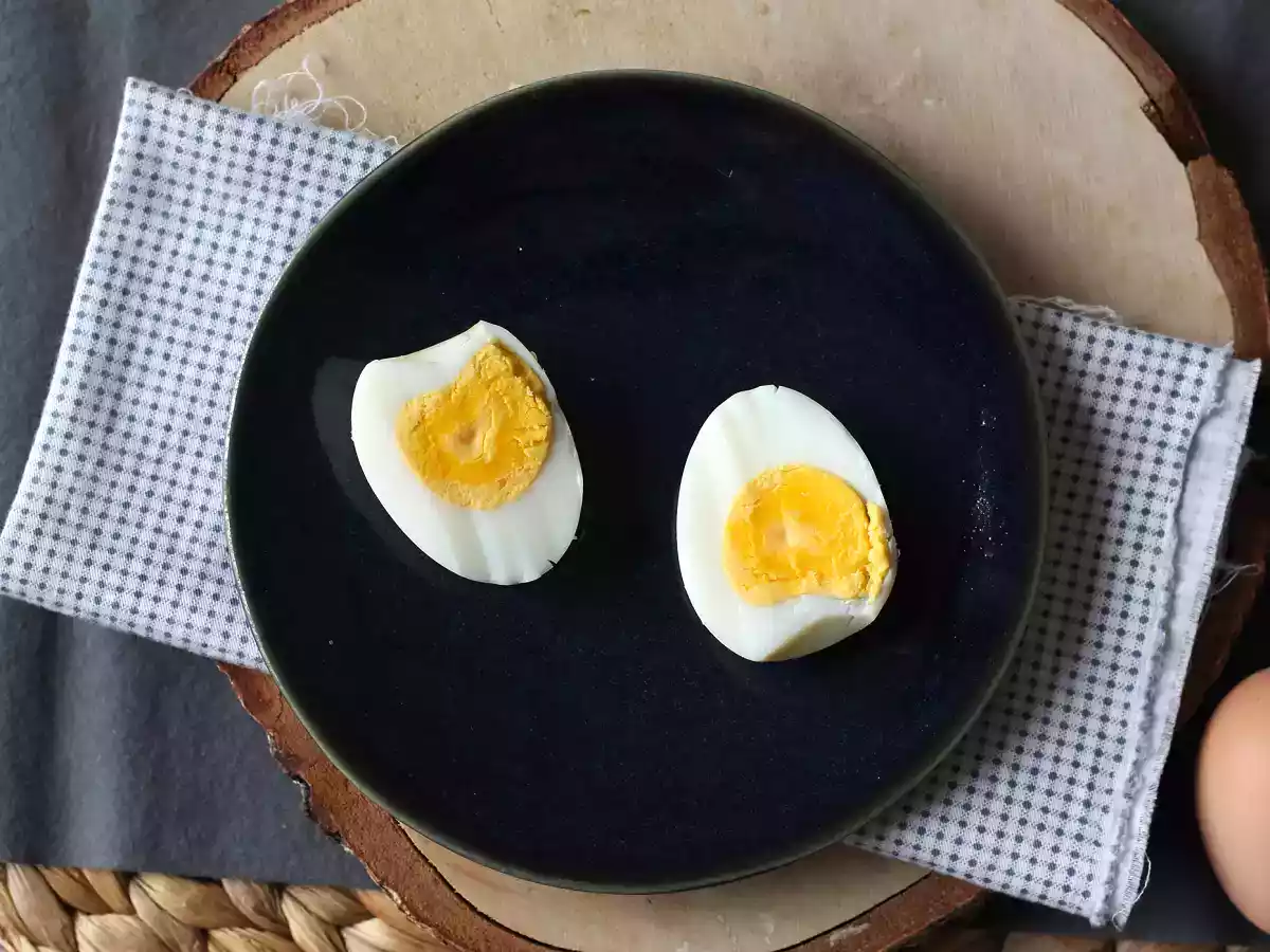 Kovaksi keitetyt munat Air fryerissä