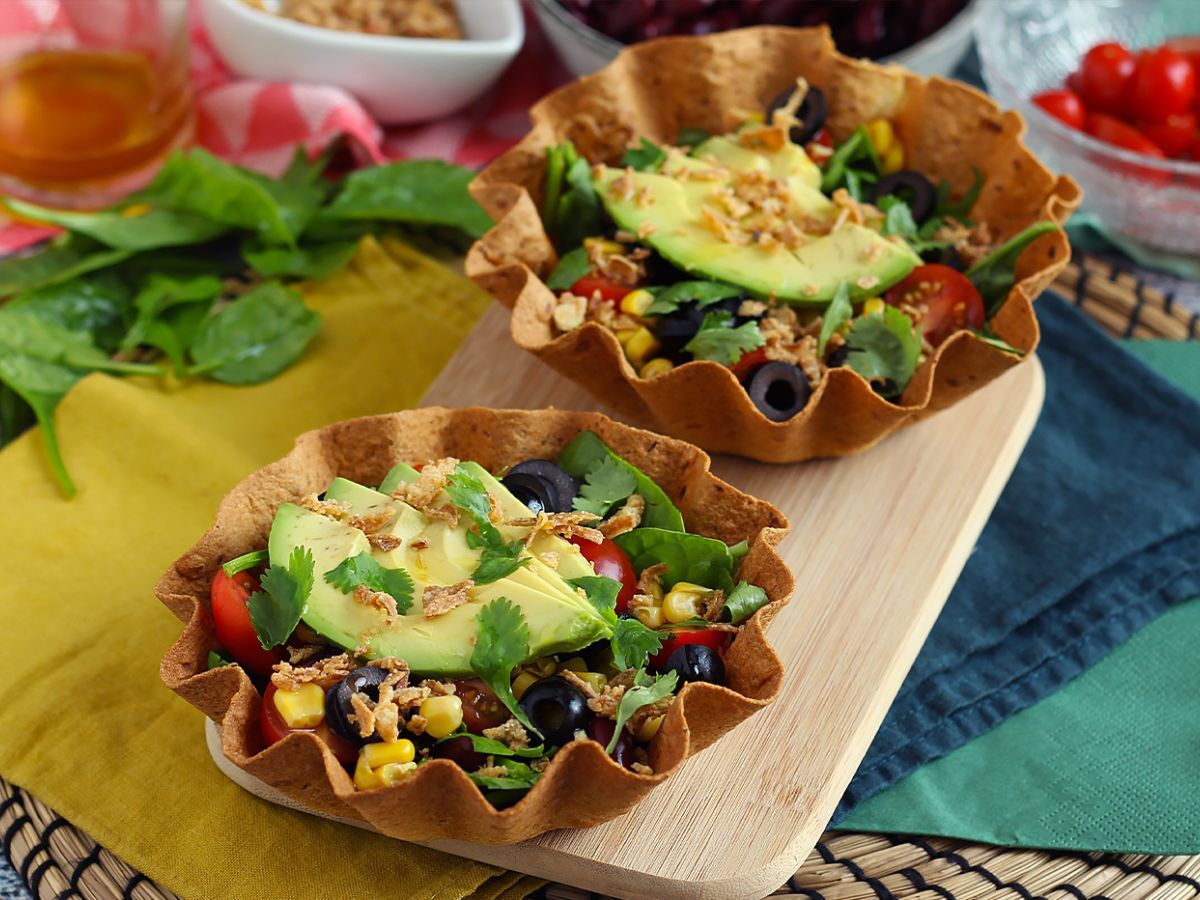 Kuinka tehdä tortillakulhoja? Helppo salaatti ilman tiskaamista!