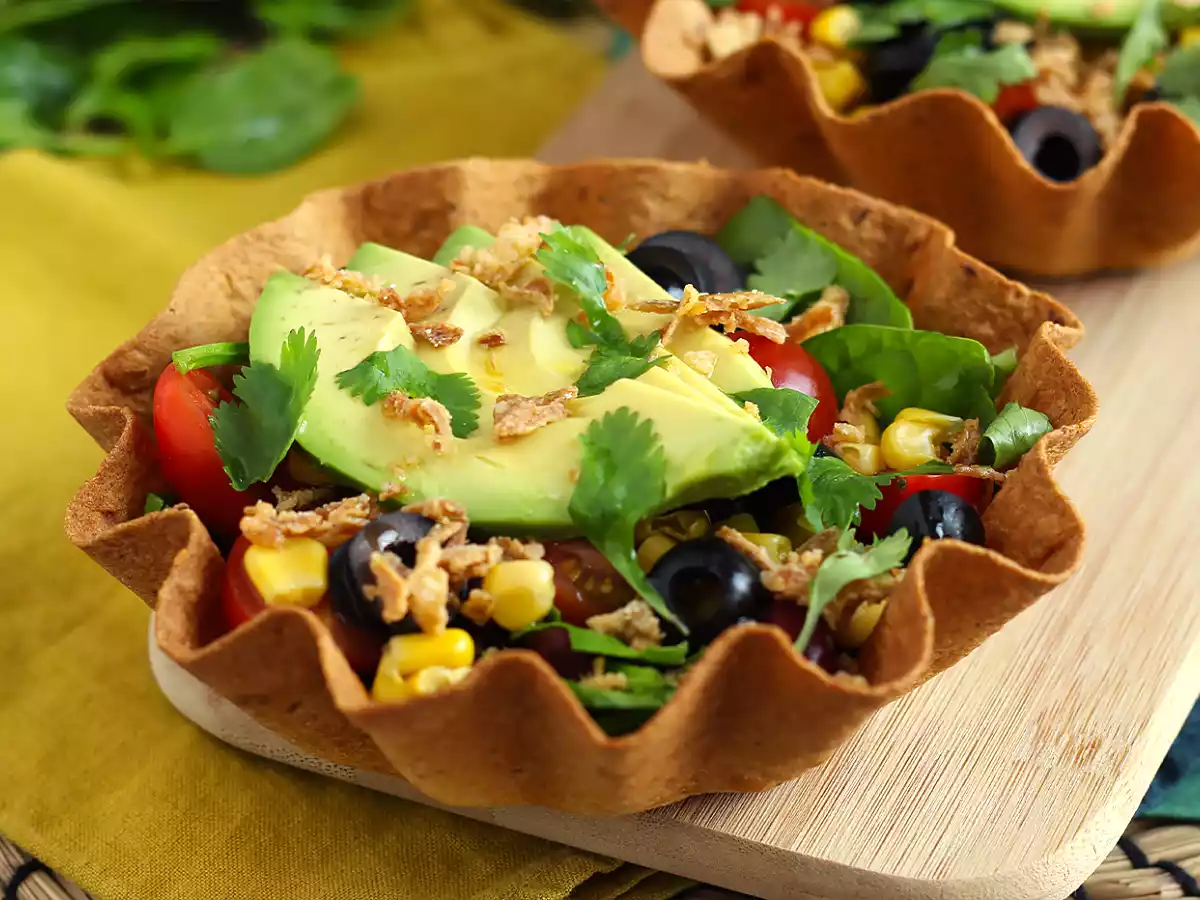 Kuinka tehdä tortillakulhoja? Helppo salaatti ilman tiskaamista! - kuva 5