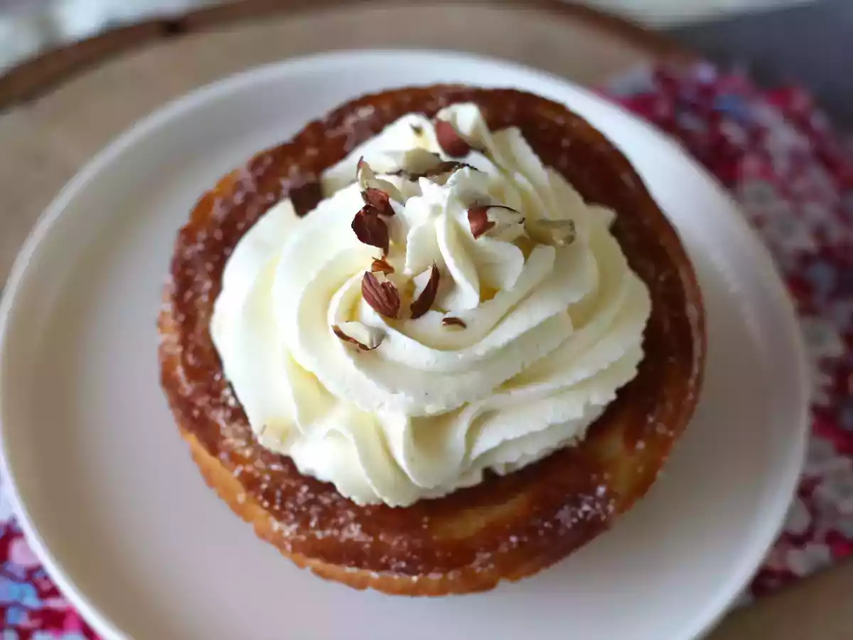 Kulhonmuotoisia paistettuja churroja runsasta täytettä varten. - kuva 8