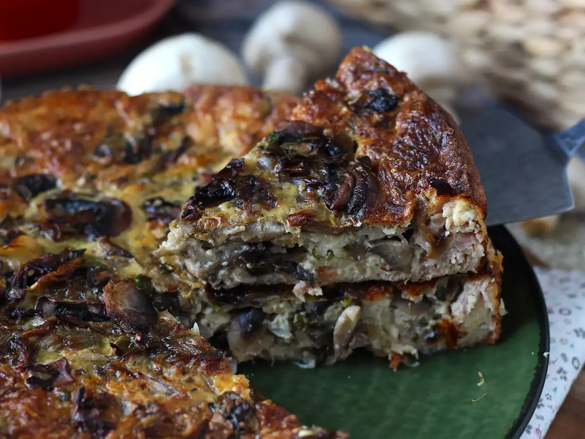 Kuoreton sieniquiche pekonilla ja raejuustolla - kuva 6