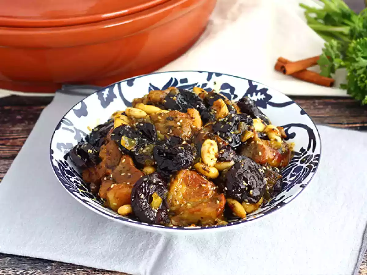 Lampaanliha tagine luumujen kanssa (vaiheet ja video)