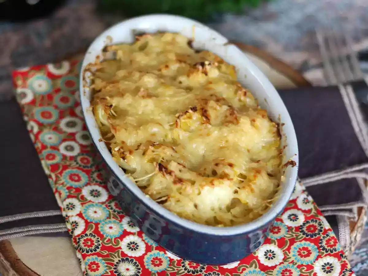 Lehtikaali gratin bechamel-kastikkeen ja juuston kera - kuva 2