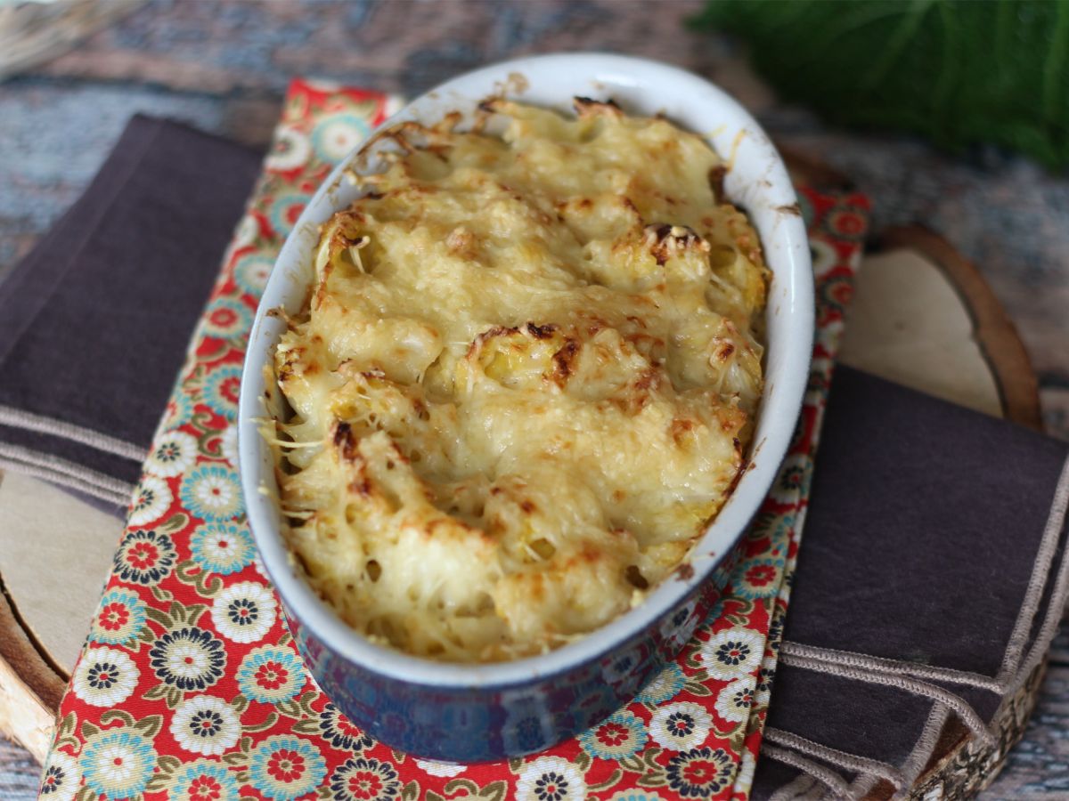 Lehtikaali gratin bechamel-kastikkeen ja juuston kera - kuva 3
