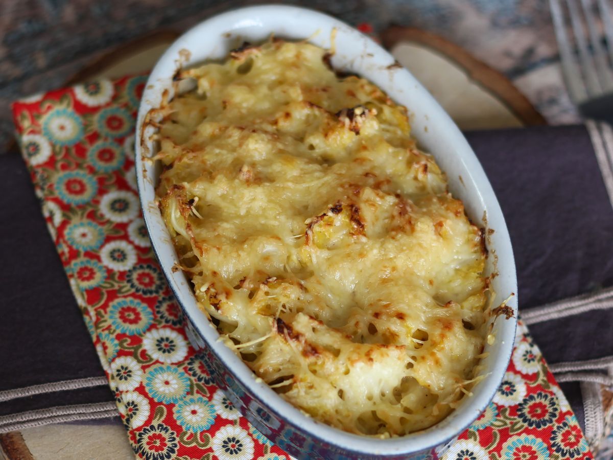 Lehtikaali gratin bechamel-kastikkeen ja juuston kera - kuva 4