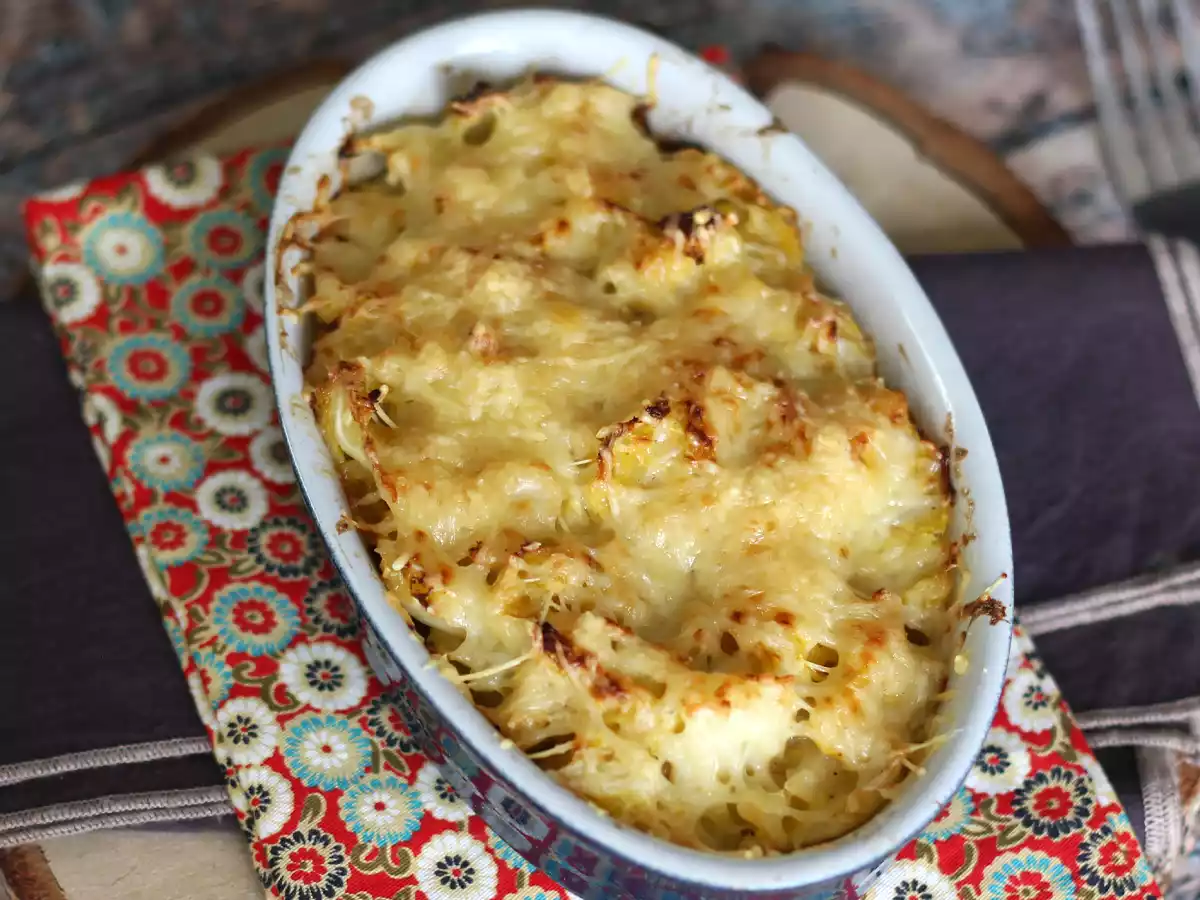 Lehtikaali gratin bechamel-kastikkeen ja juuston kera - kuva 4