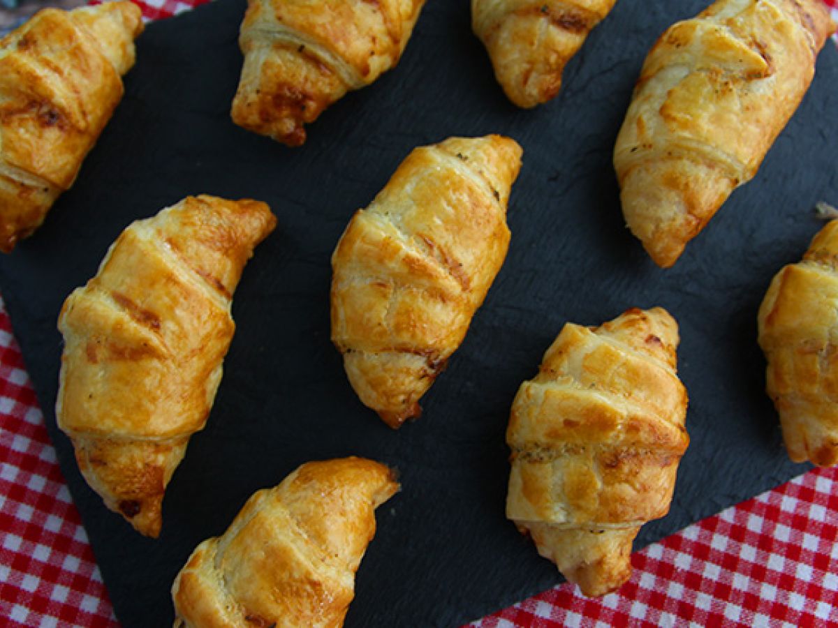 Leivonnaiscroissantit kinkun ja tuorejuuston kera - kuva 3