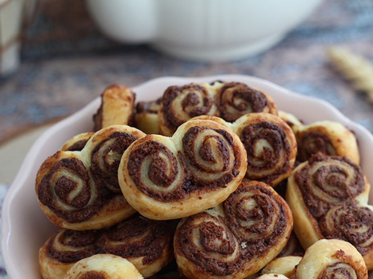 Leivonnaiset palmiers täytettynä levitteellä - kuva 3