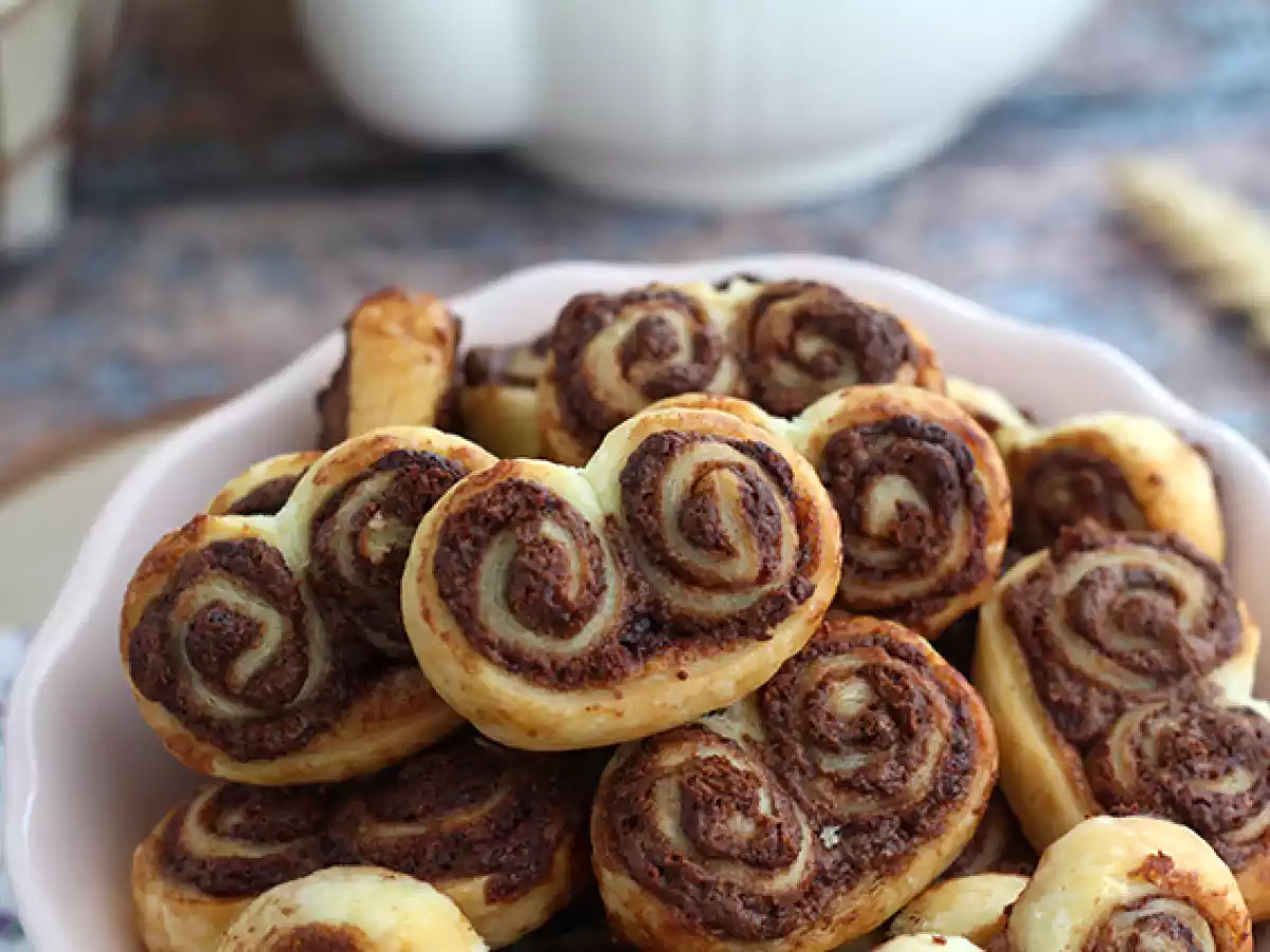 Leivonnaiset palmiers täytettynä levitteellä - kuva 3