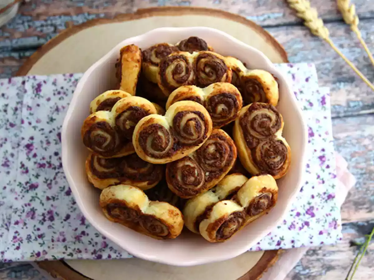 Leivonnaiset palmiers täytettynä levitteellä - kuva 4