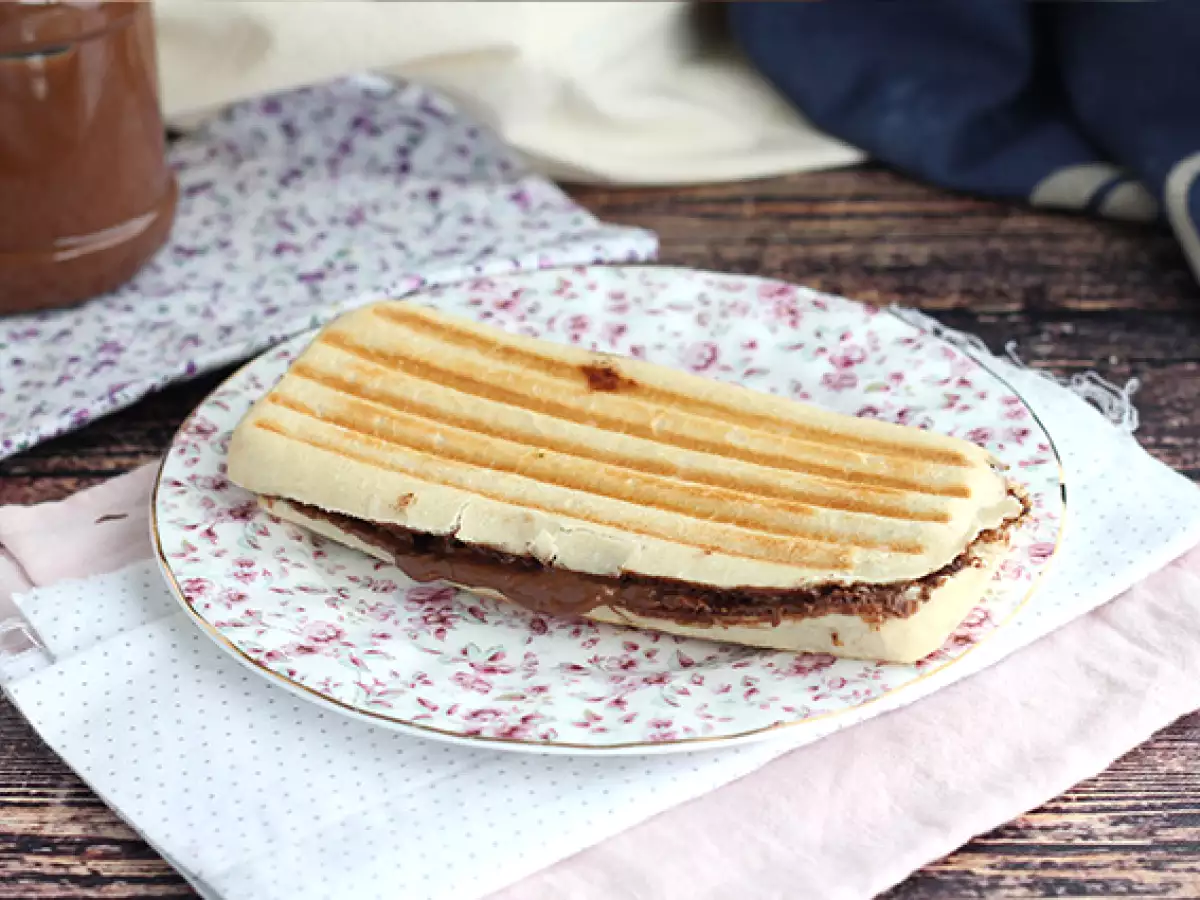 Levitteellä täytetty panini - kuva 2