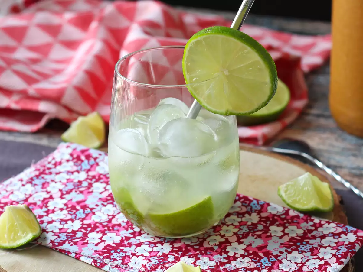 Limetti-caipirinha: helposti valmistettava brasilialainen juoma ilman cocktailshakeria - kuva 2