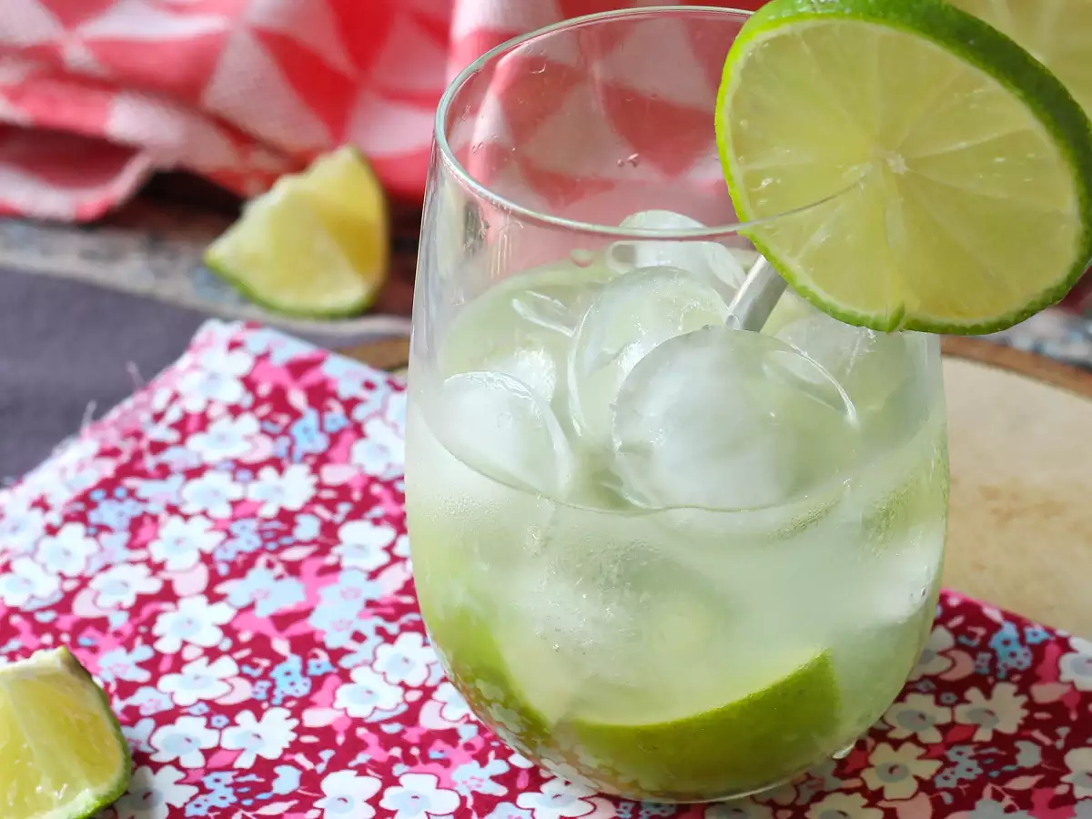Limetti-caipirinha: helposti valmistettava brasilialainen juoma ilman cocktailshakeria - kuva 4