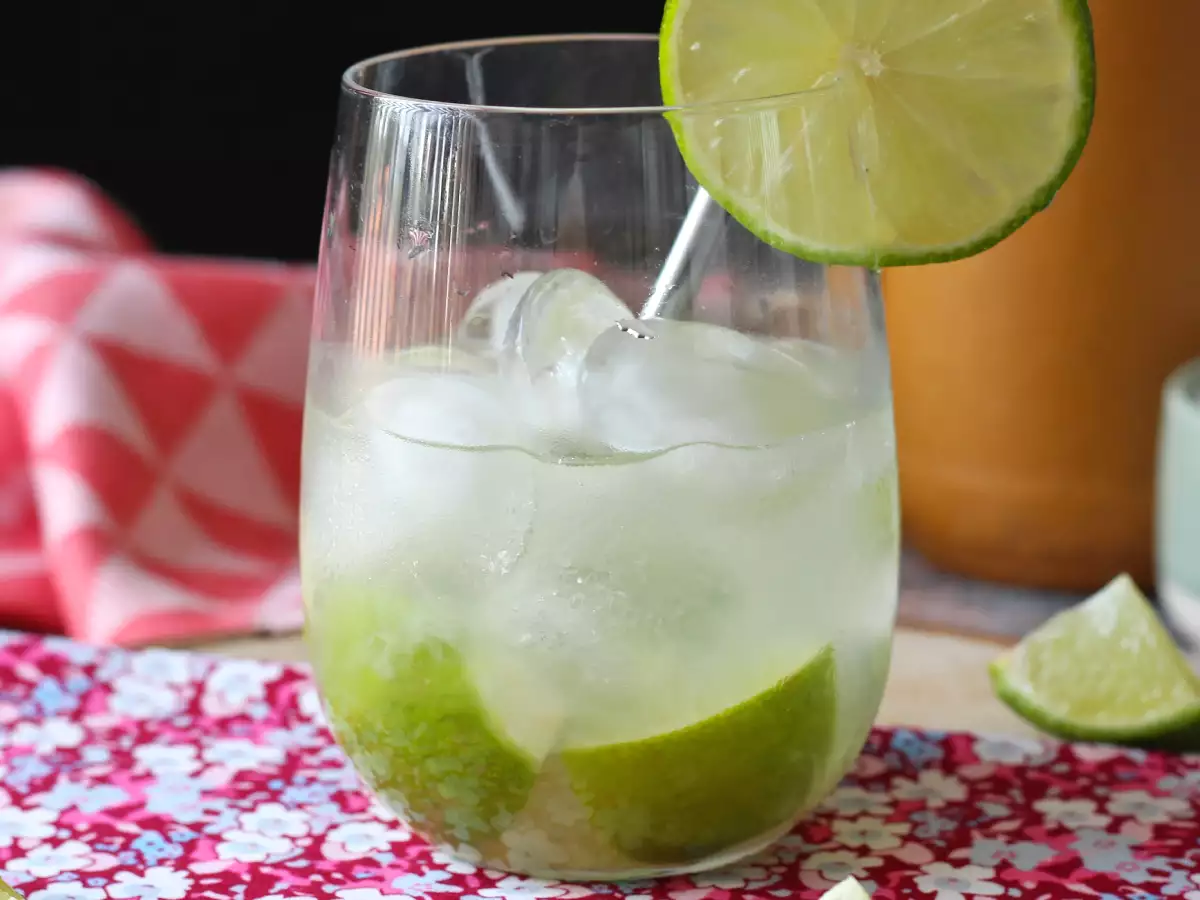Limetti-caipirinha: helposti valmistettava brasilialainen juoma ilman cocktailshakeria - kuva 5
