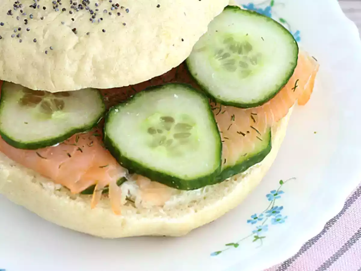 Lohi bagel, kurkku ja tuorejuusto - kuva 2