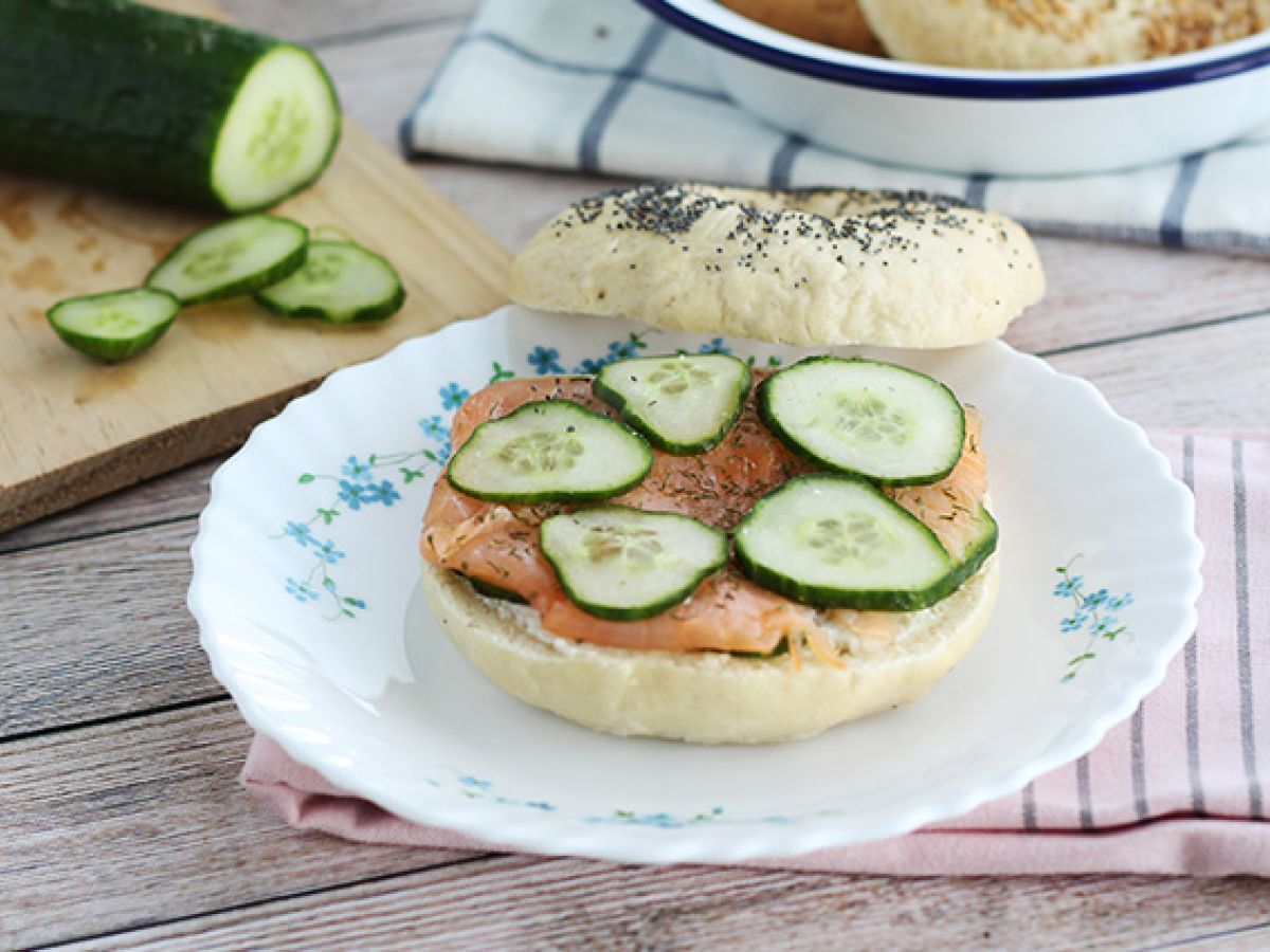 Lohi bagel, kurkku ja tuorejuusto - kuva 3