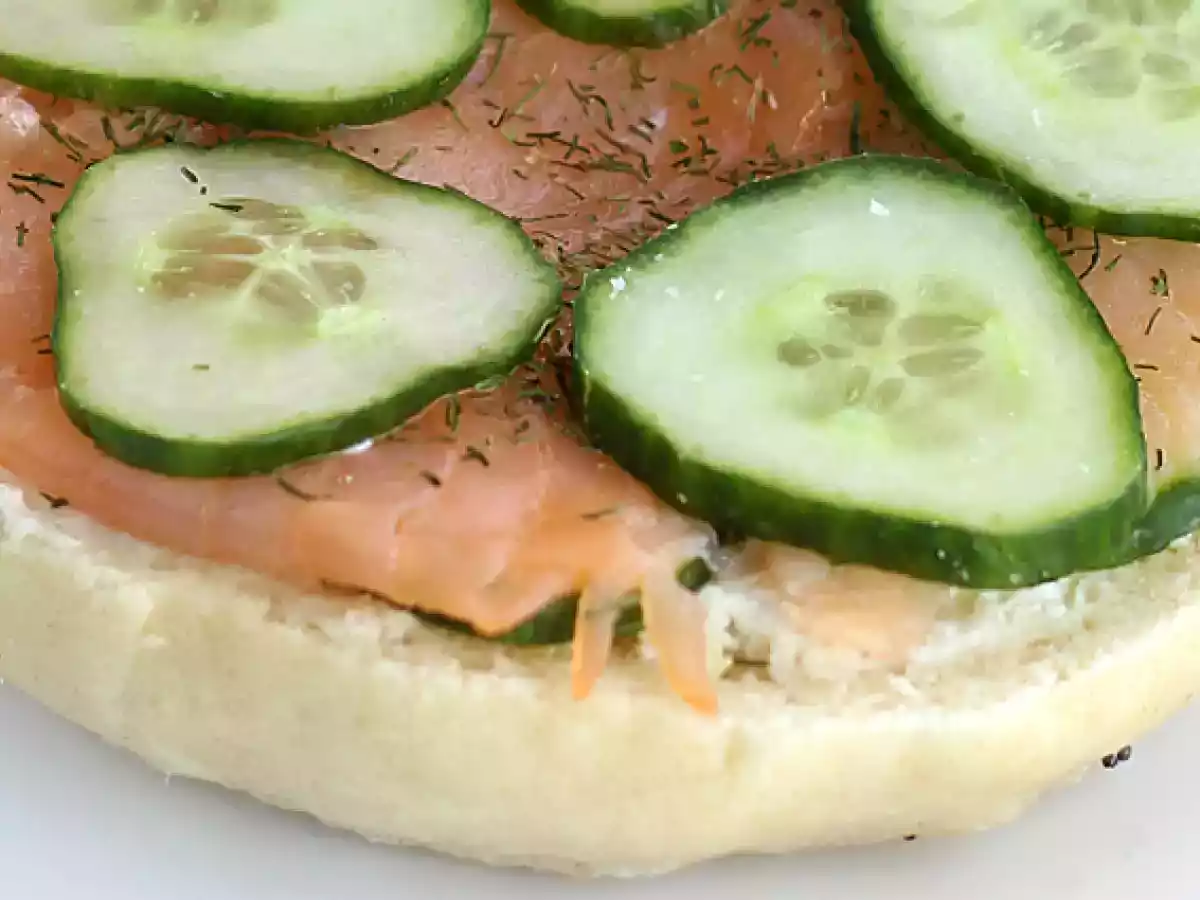 Lohi bagel, kurkku ja tuorejuusto - kuva 4