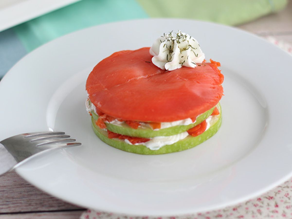 Lohi mille feuille vihreän omenan kanssa