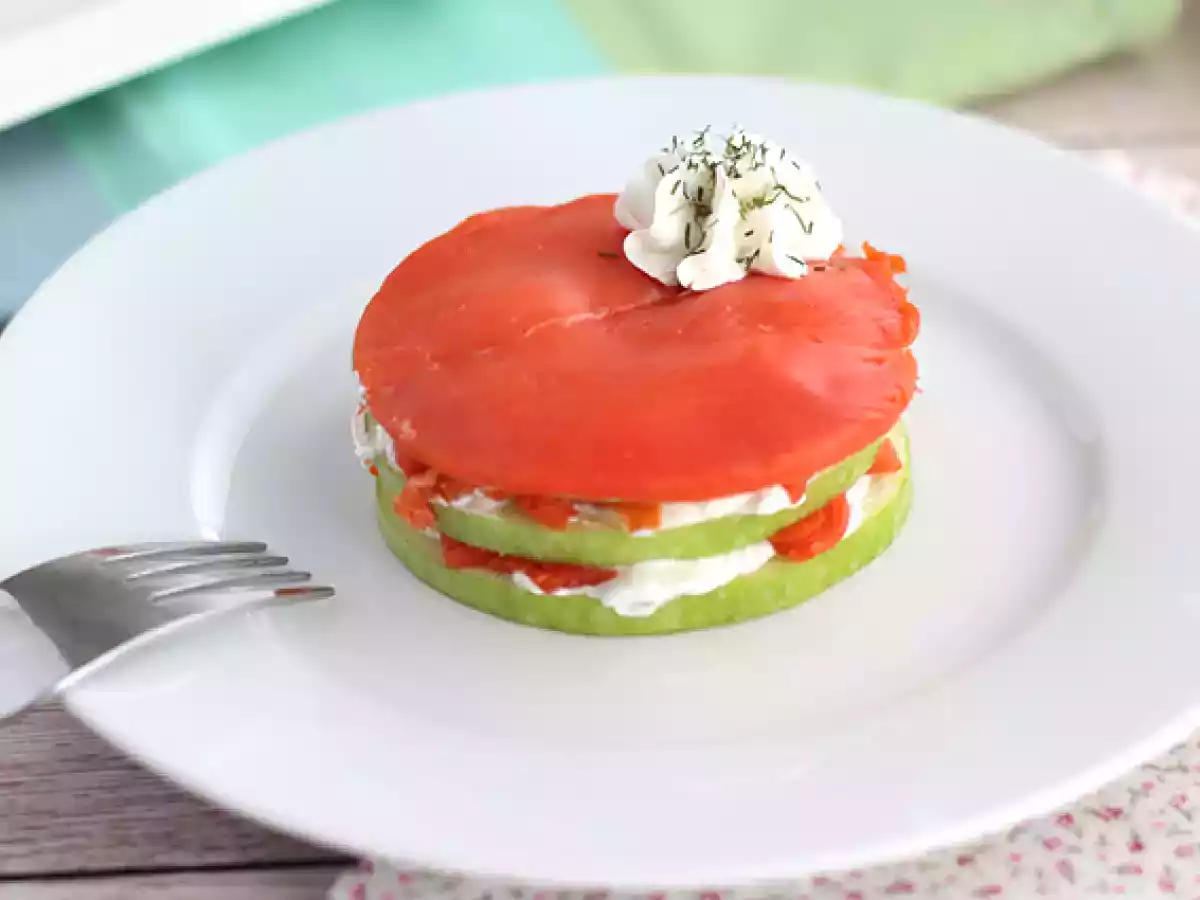 Lohi mille feuille vihreän omenan kanssa