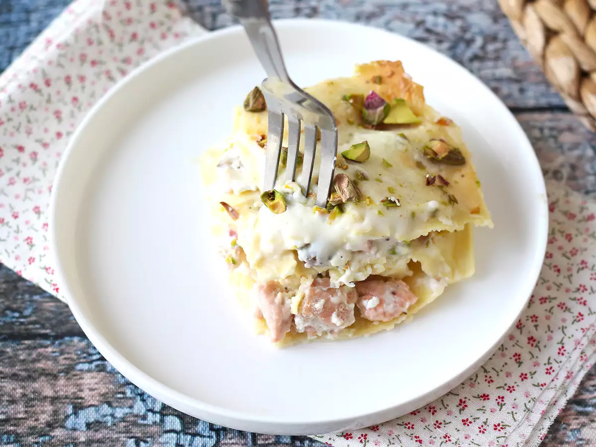 Lohilasagne burratan ja kermaisten, rapeiden pistaasipähkinöiden kera - kuva 6