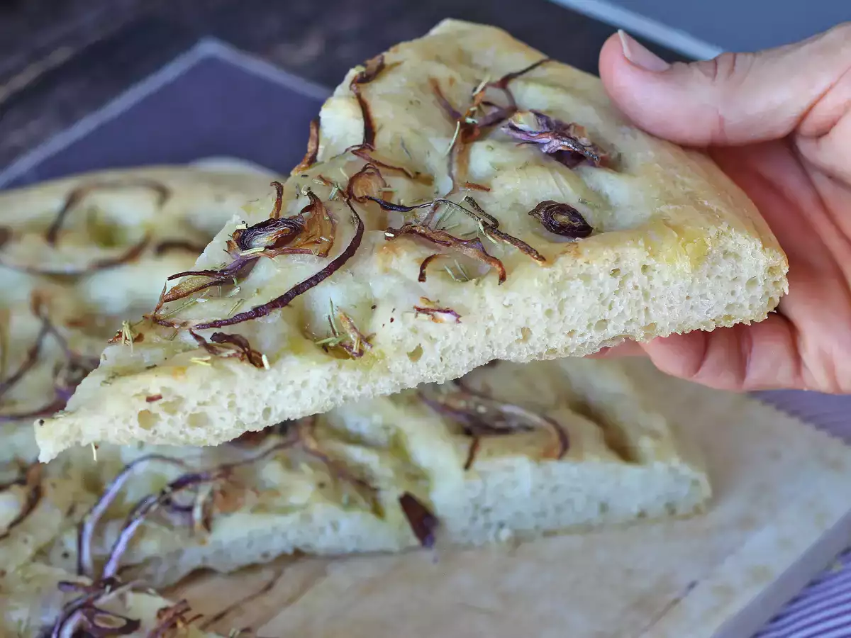 Maalaisfocaccia sipulilla ja rosmariinilla - kuva 3