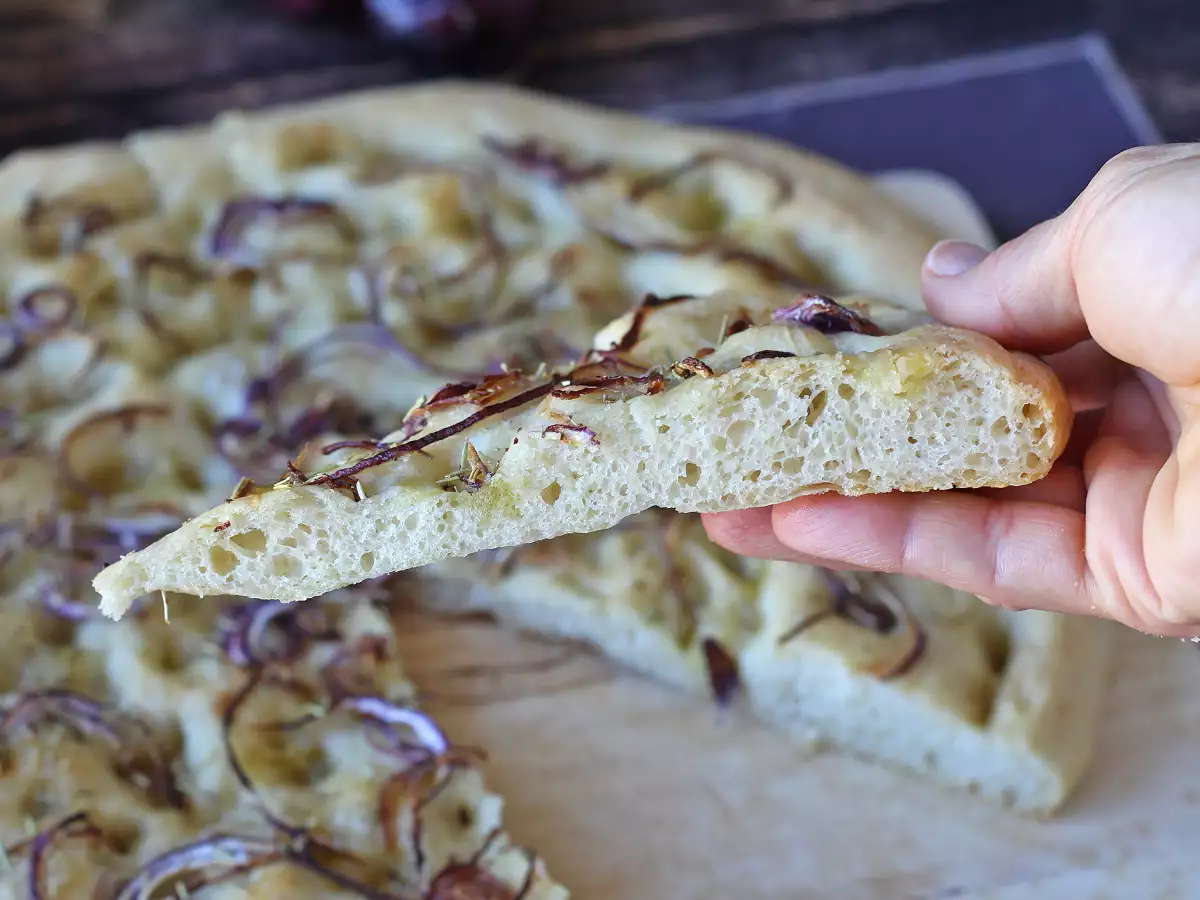 Maalaisfocaccia sipulilla ja rosmariinilla - kuva 5