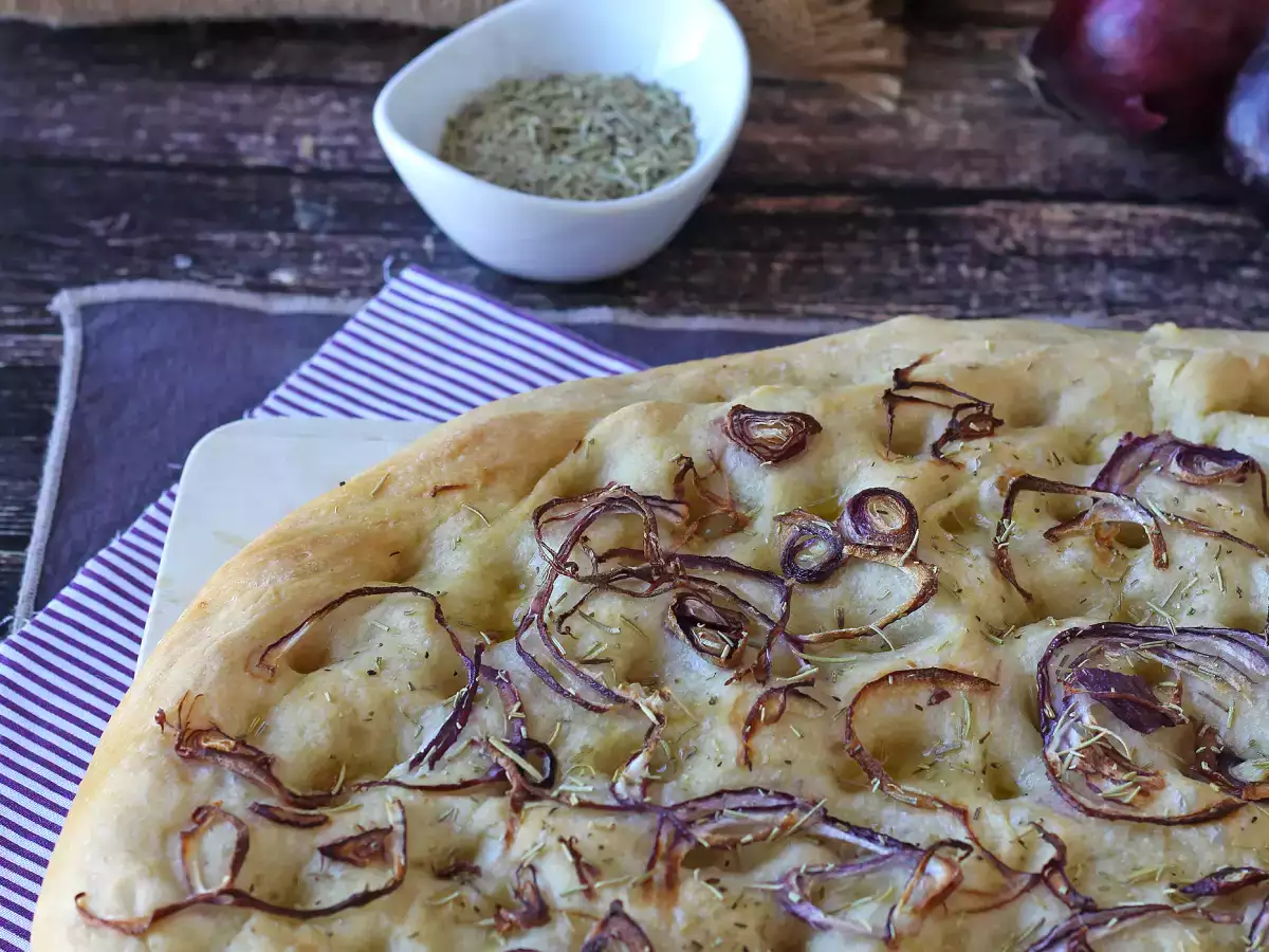 Maalaisfocaccia sipulilla ja rosmariinilla - kuva 6