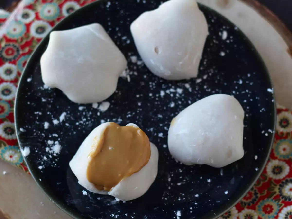 Maapähkinävoitäytteiset mochi-leivokset - kuva 7