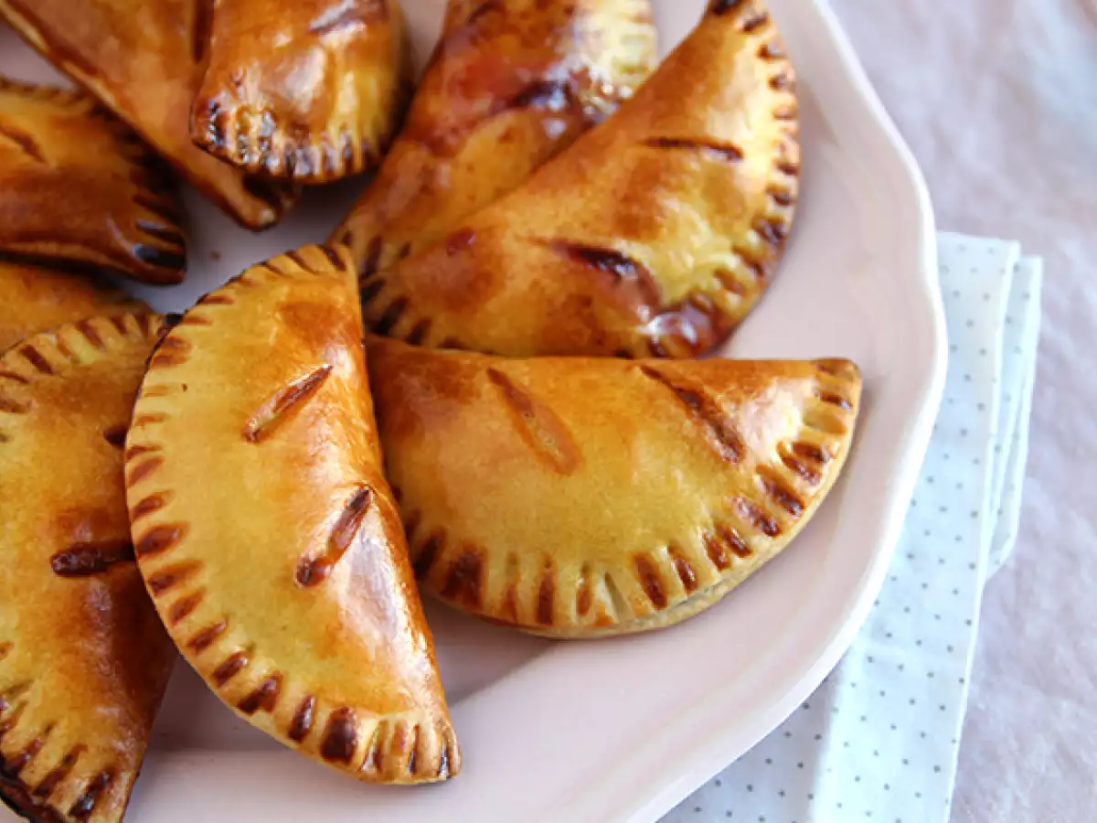 Makeat hillotäytteiset empanadillat