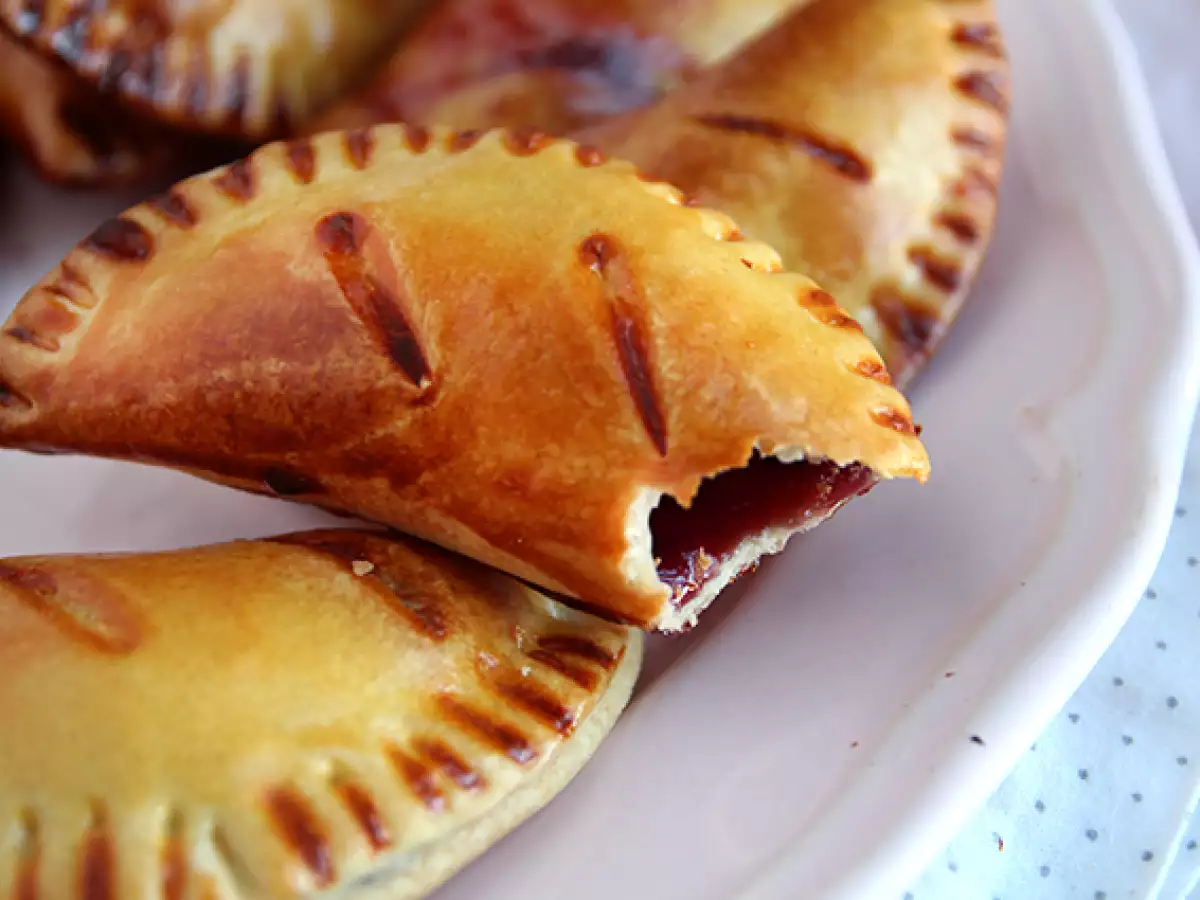 Makeat hillotäytteiset empanadillat - kuva 3