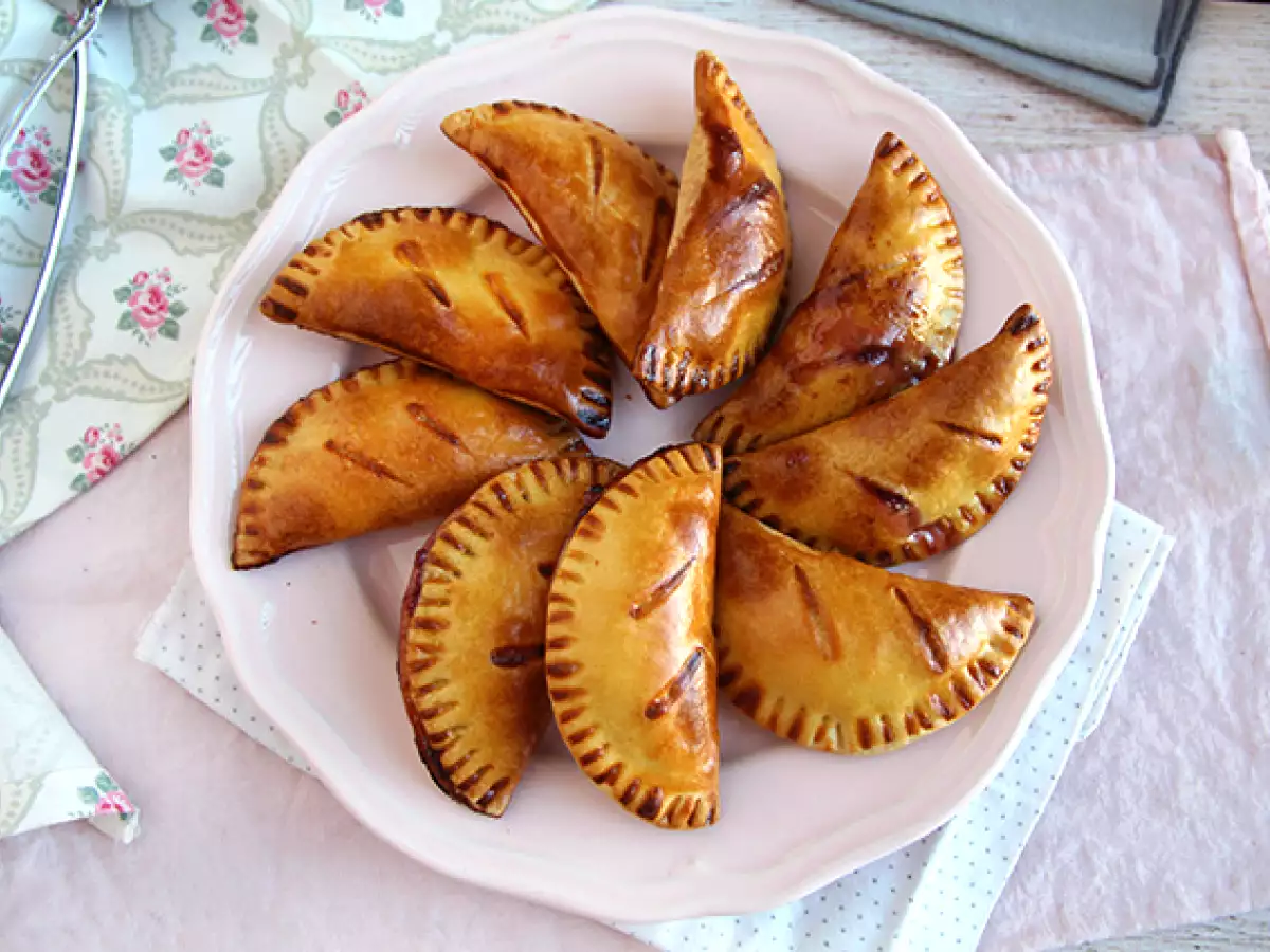 Makeat hillotäytteiset empanadillat - kuva 4