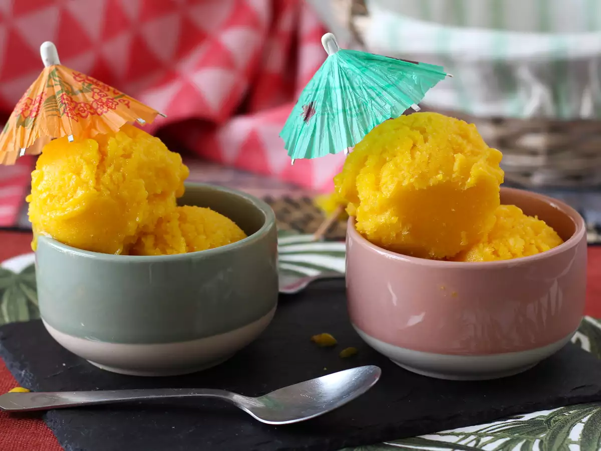 Mango-limettisorbetti vain kolmesta ainesosasta – valmista nautittavaksi 5 minuutissa!