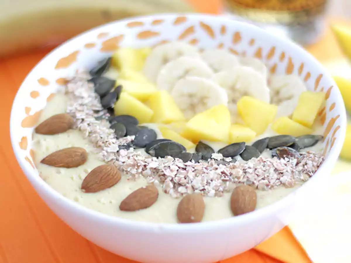 Mangokuulokulho banaanilla