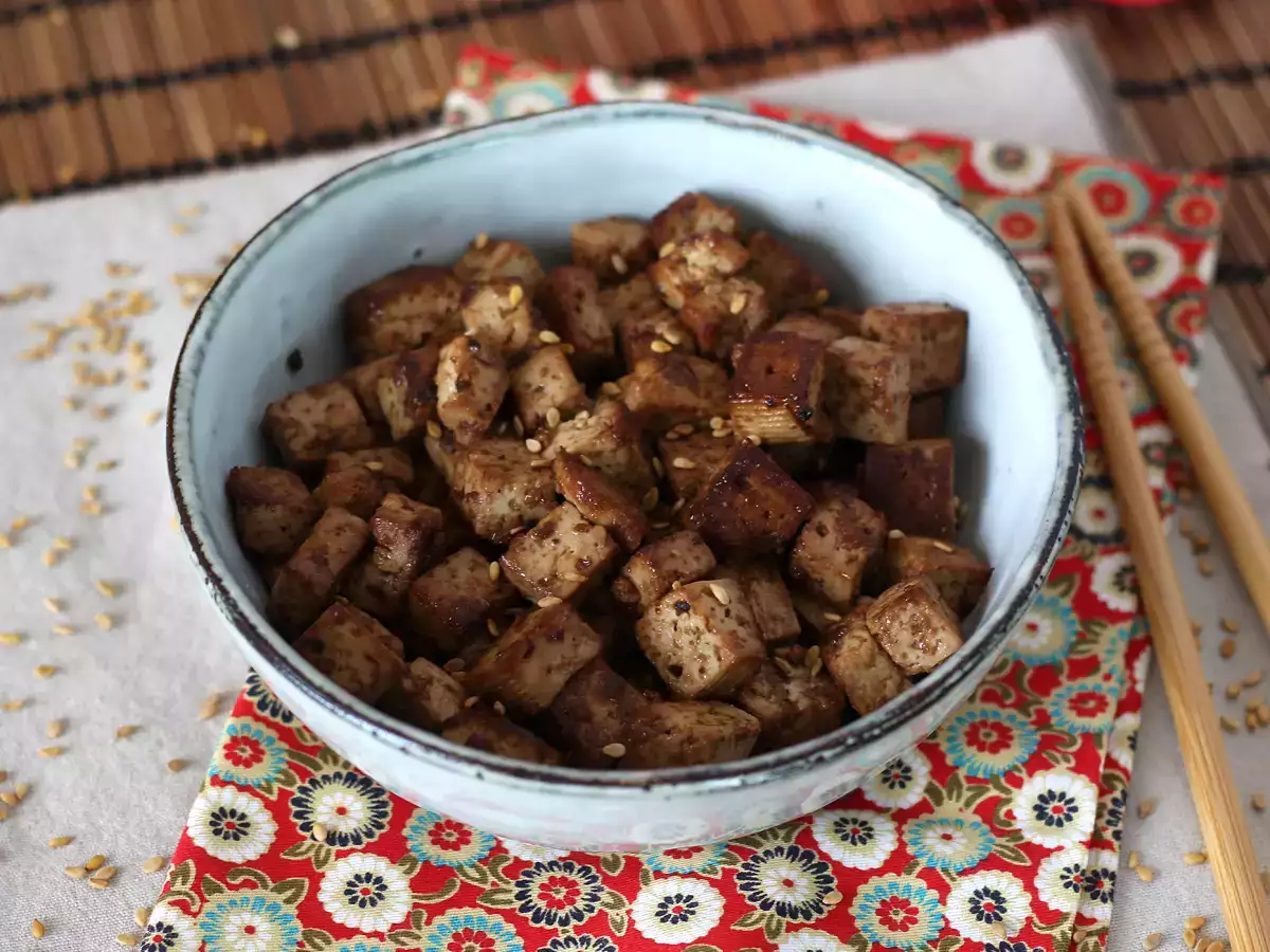 Marinoitu tofu aasialaisin maustein (rakastat tofua tämän jälkeen!)