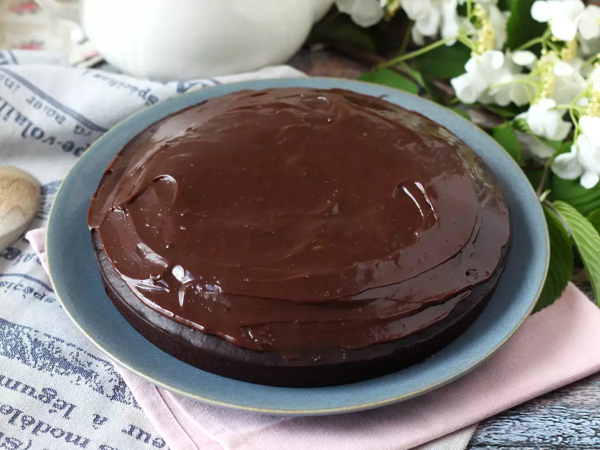 Mehevä Nega Maluca -suklaakakku brigadeiro-kuorrutteella - kuva 3