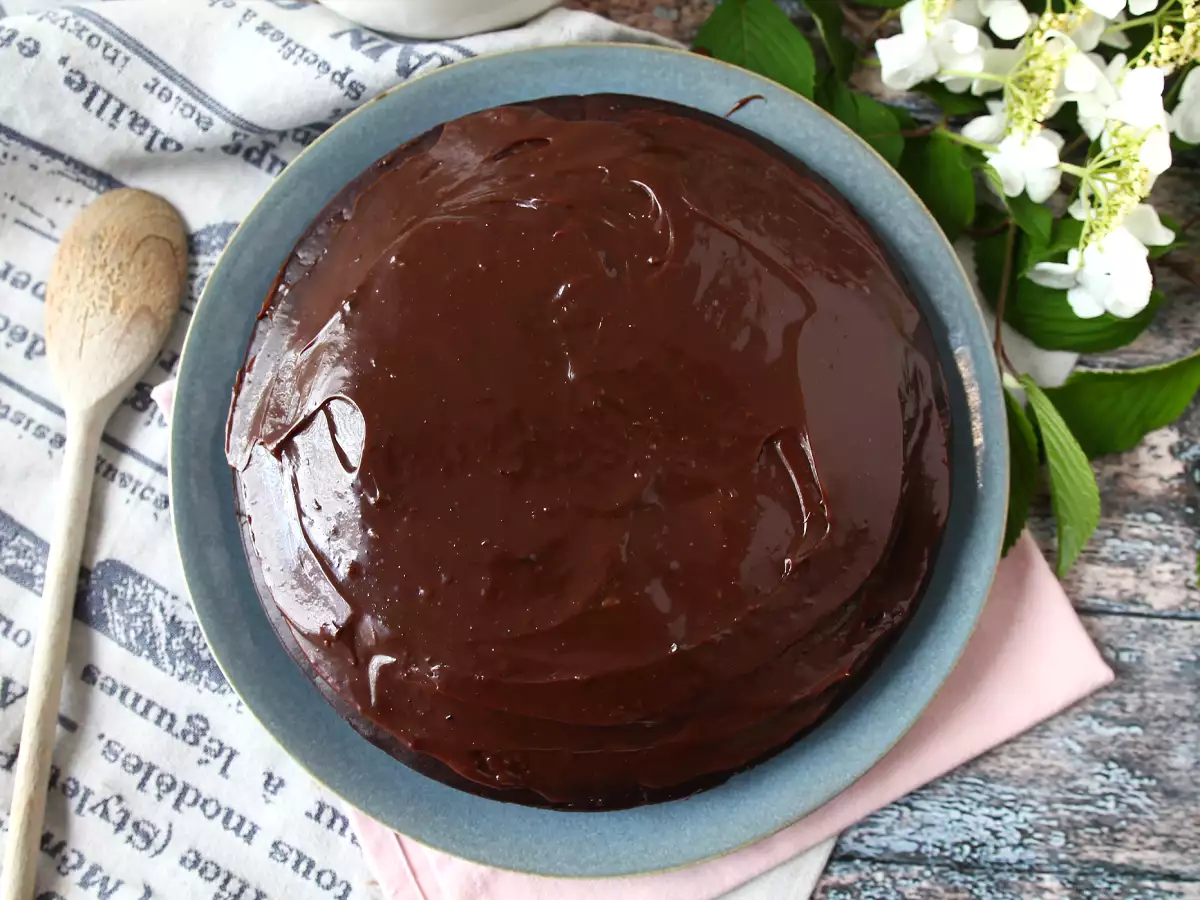 Mehevä Nega Maluca -suklaakakku brigadeiro-kuorrutteella - kuva 4