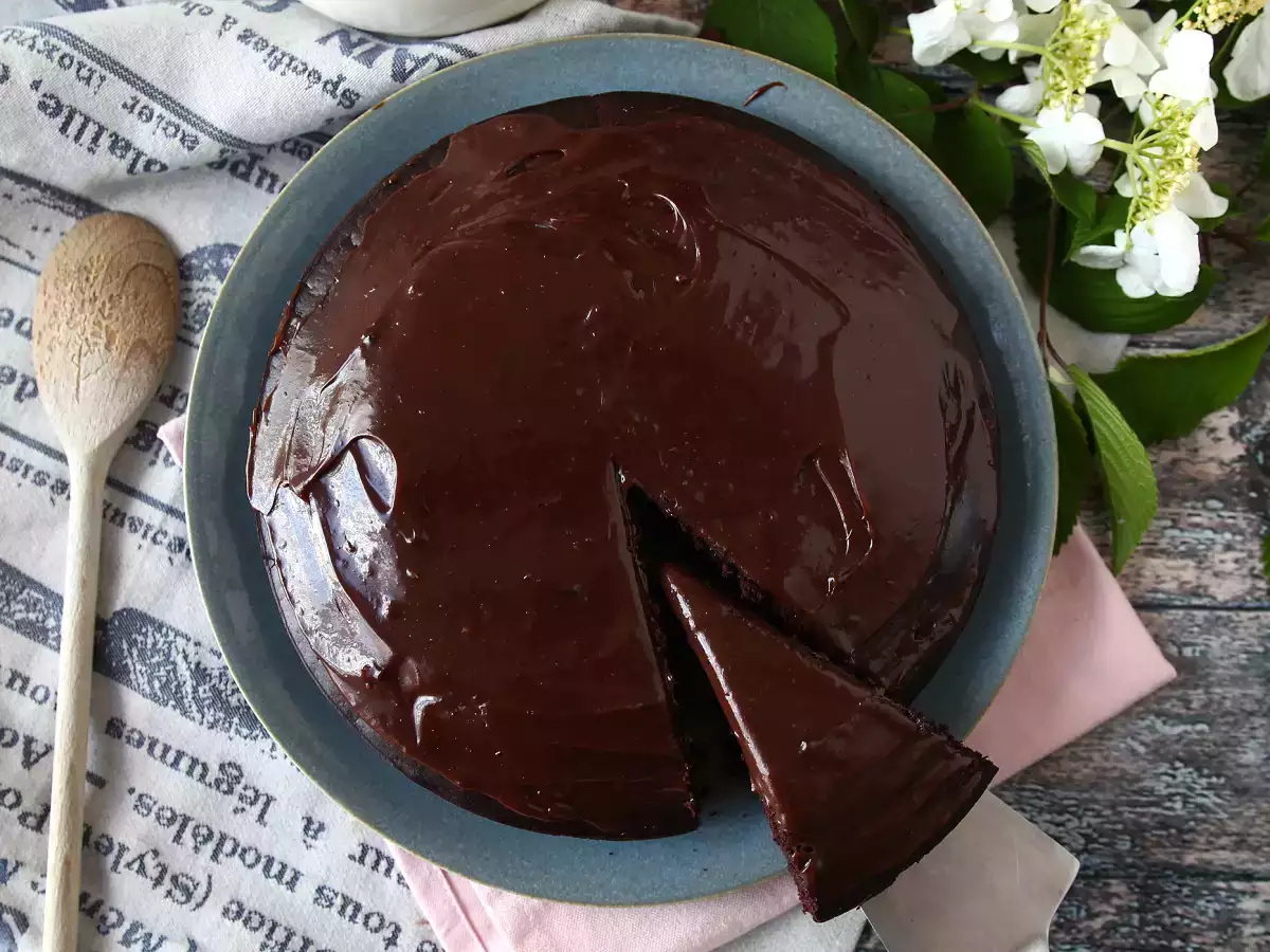 Mehevä Nega Maluca -suklaakakku brigadeiro-kuorrutteella - kuva 6