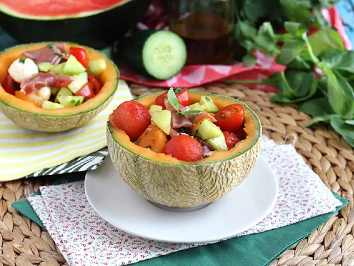 Melonisalaatti meloninkuoren puolikkaissa - kuva 2