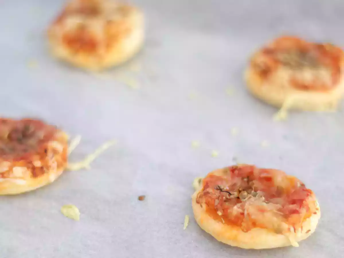 Minipizzat lehtitaikinasta