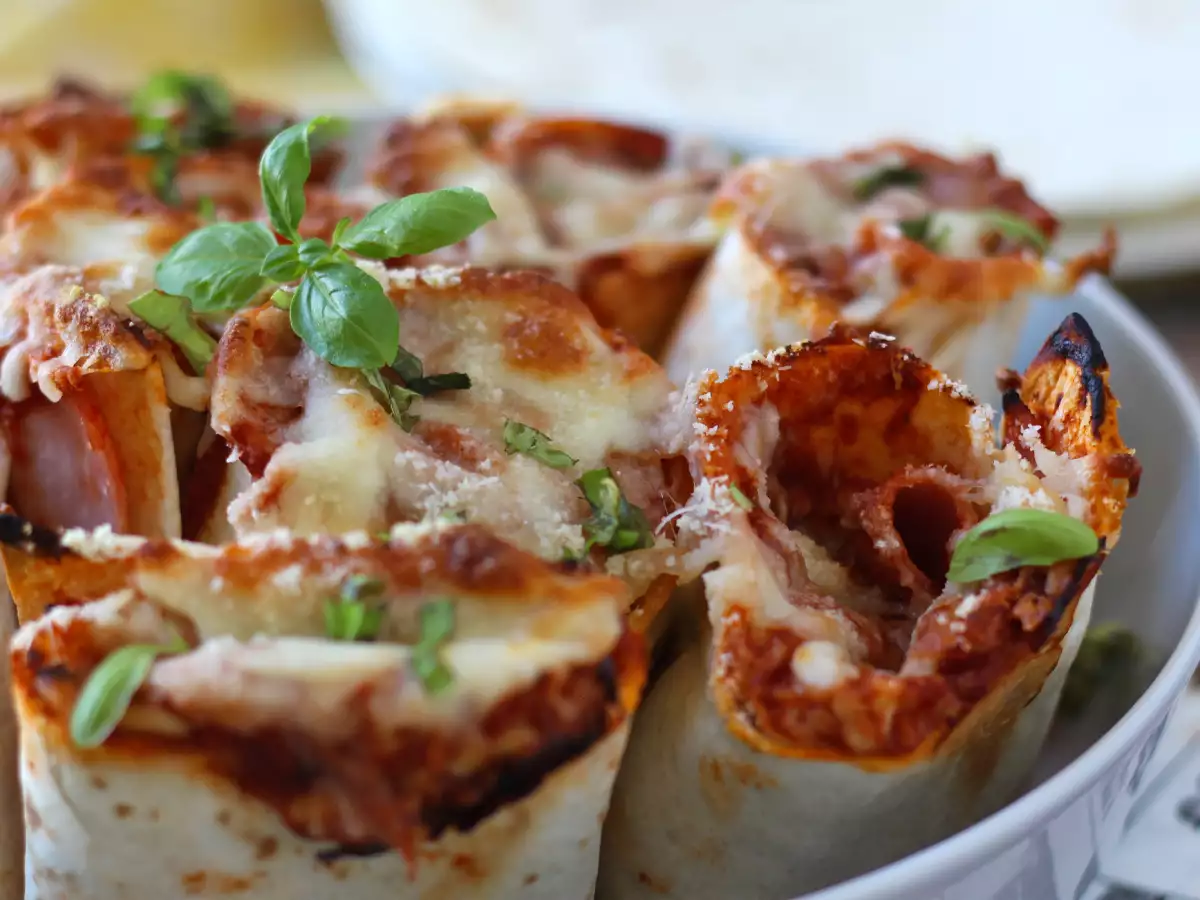 Mitä tehdä tortilloista? Herkullinen pizzanmakuisia tortillakääryleitä sisältävä ruoka jaettavaksi - kuva 2