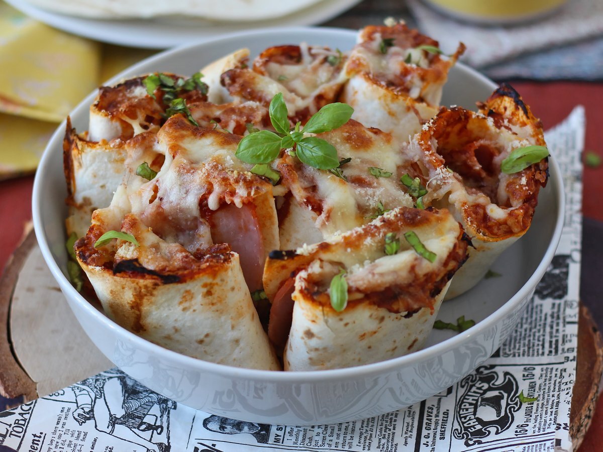 Mitä tehdä tortillojen kanssa? Gourmet-ruoka jaettavaksi, jossa on pizzan makua!